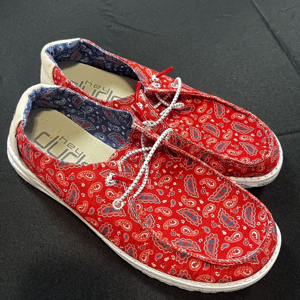 NEW Hey Dude Size 9